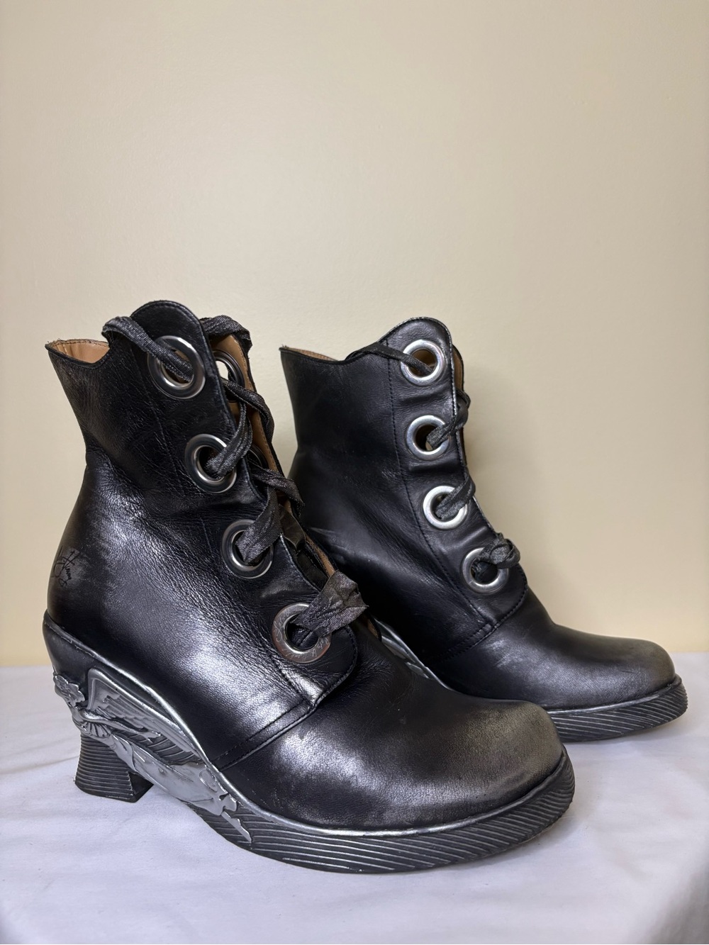 John Fluevog Black Leather Lace-Up Sculpted Heel Boots Size 7